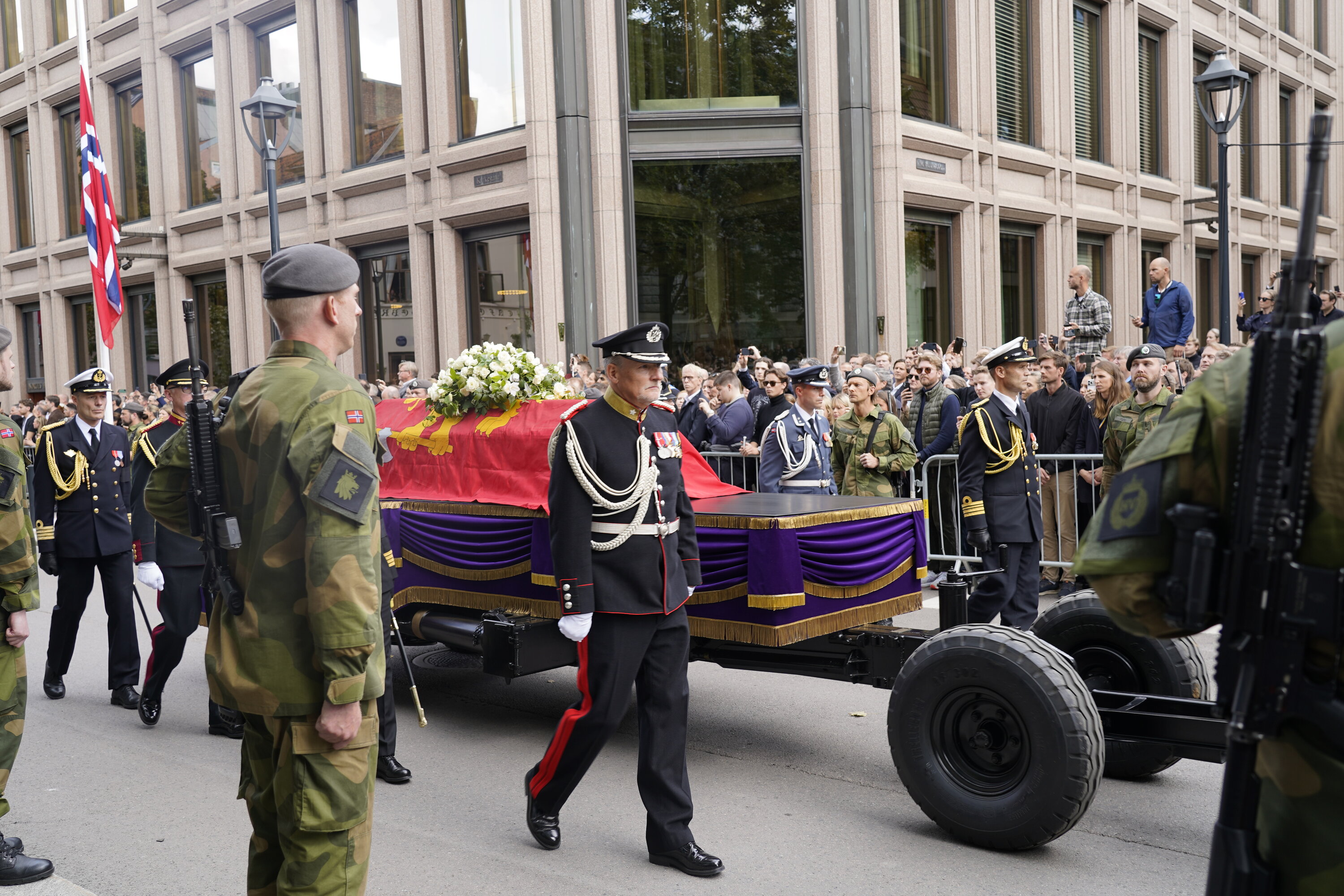 The procession during King Harald V's funeral in 2026. Photo: PRIO / Robert Jagiello
