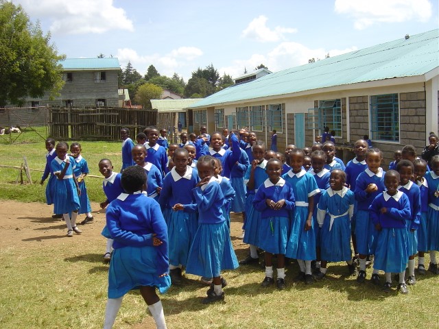 School girls in Kenya. Gudrun Østby / PRIO
