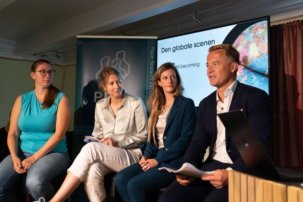 From the left: Siri Aas Rustad, Marianne Dahl, Paola Vesco and State Secretary Andreas Motzfeldt Kravik.