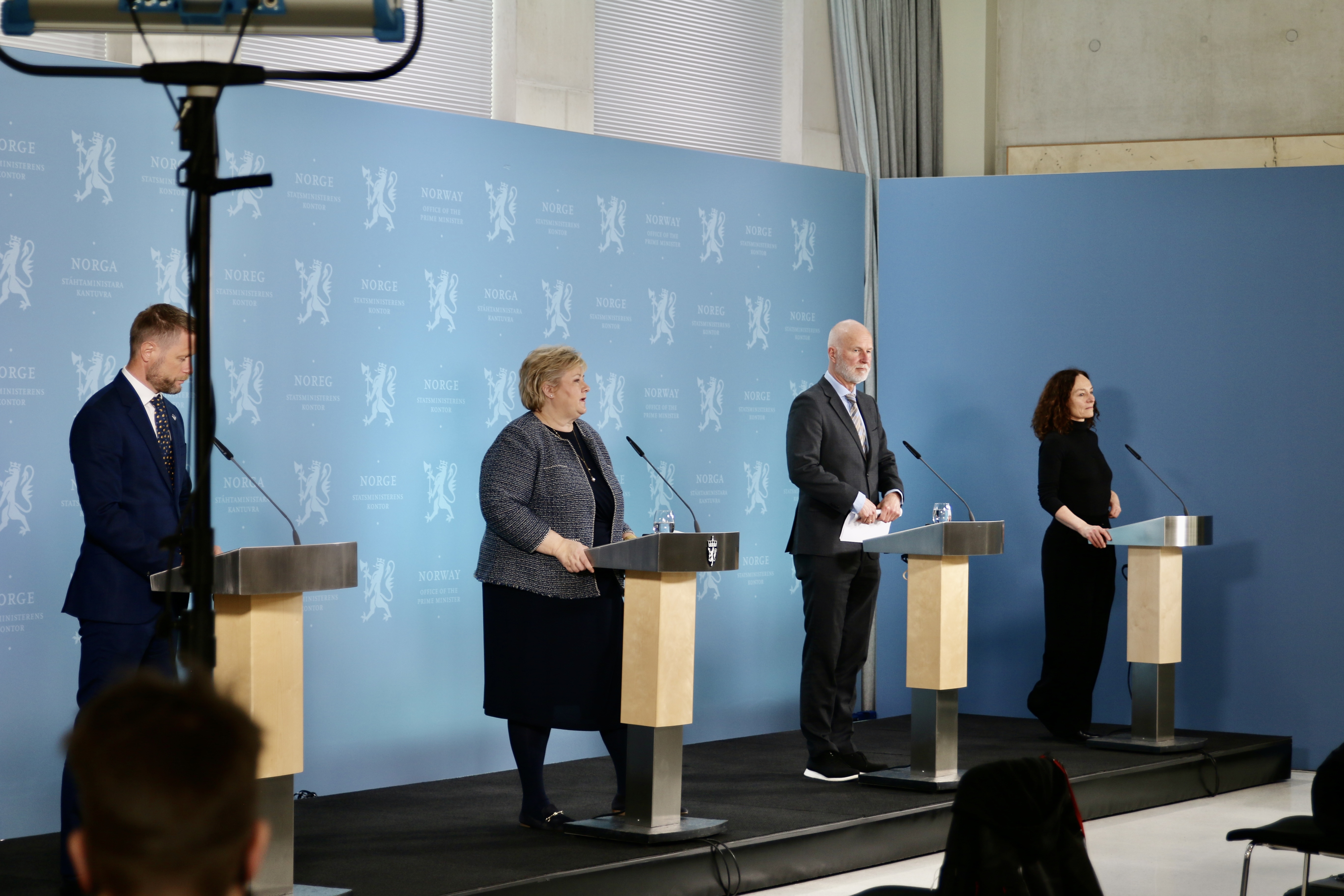 Prime Minister Erna Solberg, Minister of Health and Care Services Bent Høie, Health Director Bjørn Guldvog, and NIPH Director Camilla Stoltenberg hold a press conference outlining the strategy for the reopening of society on 7th April 2021. Statsministerens kontor via flickr.com.