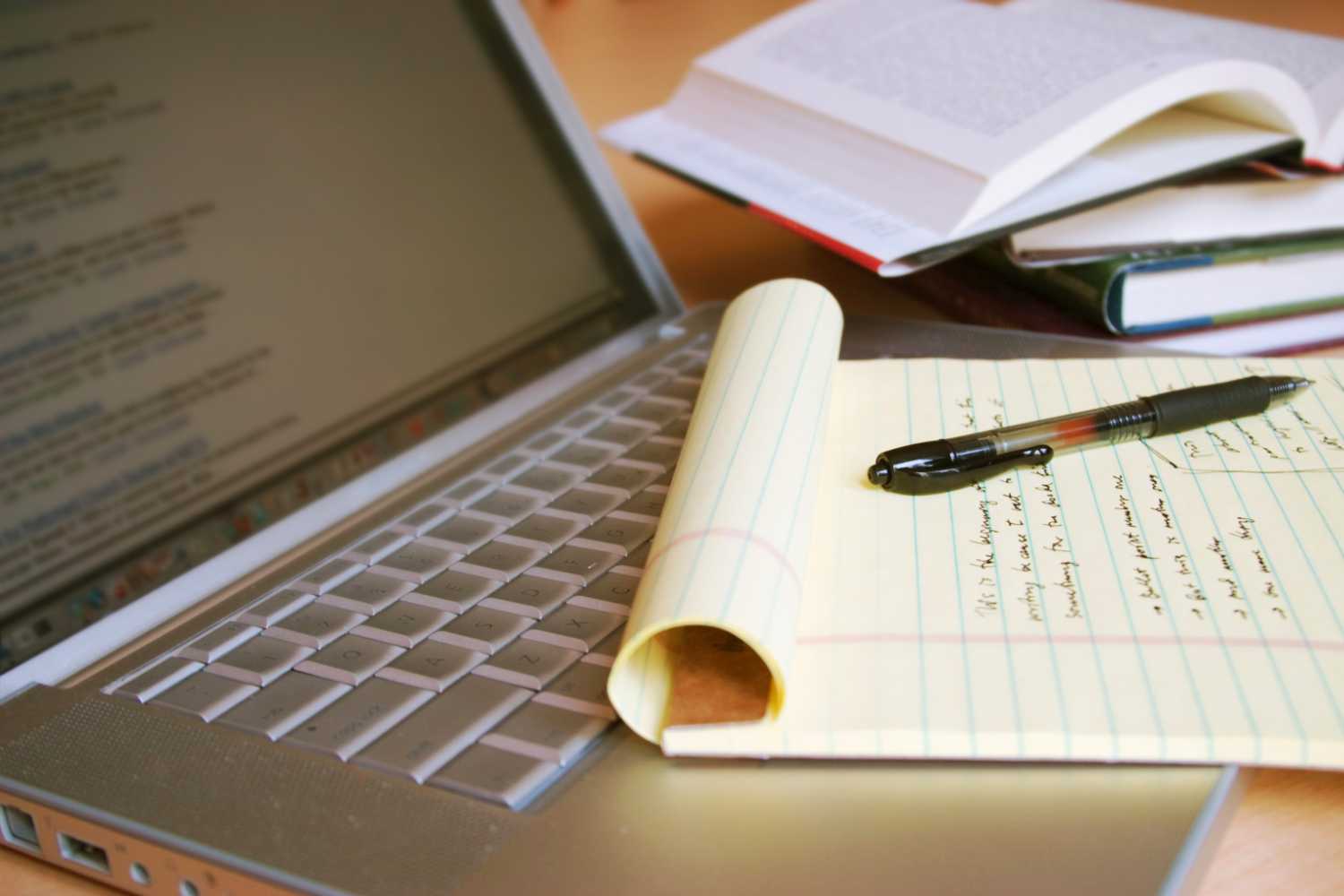 Laptop and books. Photo: Pablohart/Getty Images