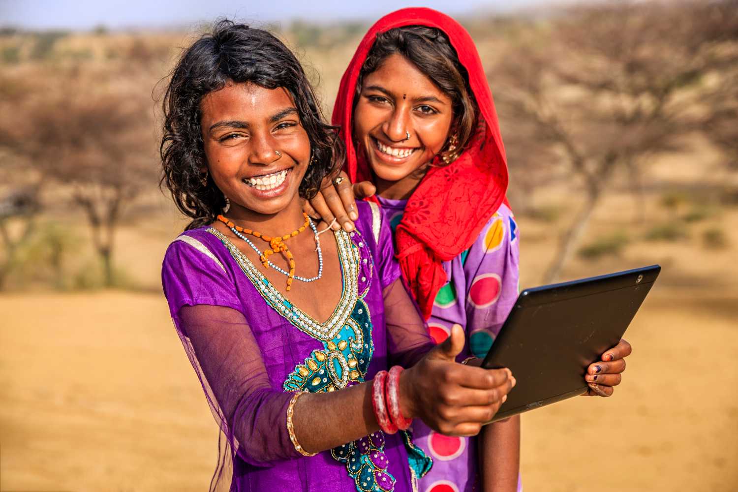 Indian girls taking a selfie in desert village, Thar Desert, Rajasthan, India. Photo: Getty Images