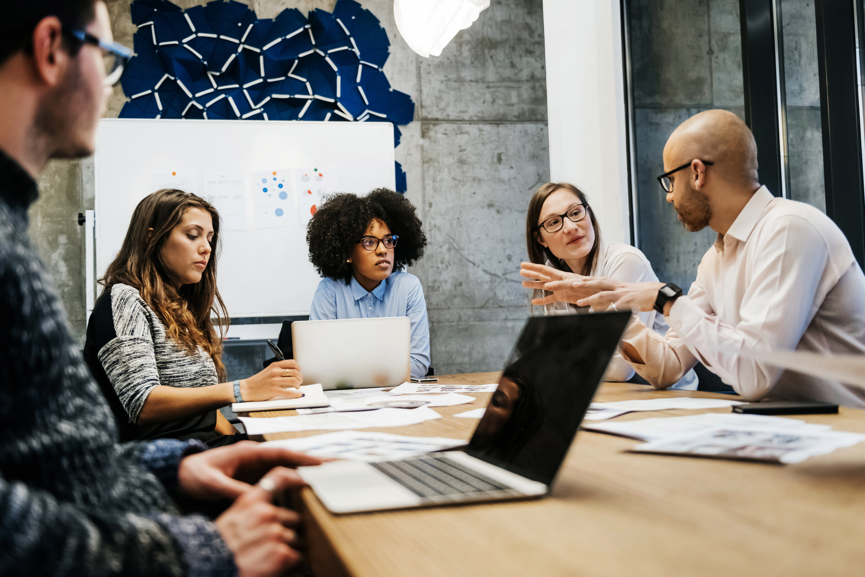 Researchers discussing. Photo: Hinterhaus via Getty Images