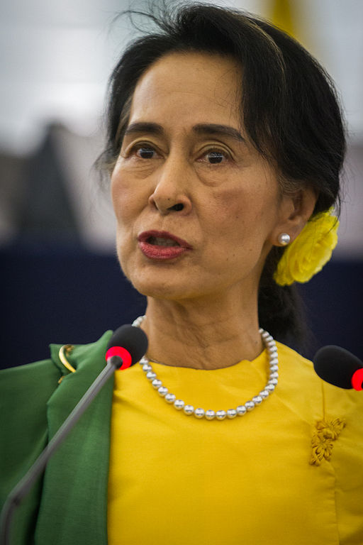 Photo: [Claude Truong-Ngoc](https://commons.wikimedia.org/wiki/File:Remise_du_Prix_Sakharov_%C3%A0_Aung_San_Suu_Kyi_Strasbourg_22_octobre_2013-16.jpg). Photo: Claude Truong-Ngoc