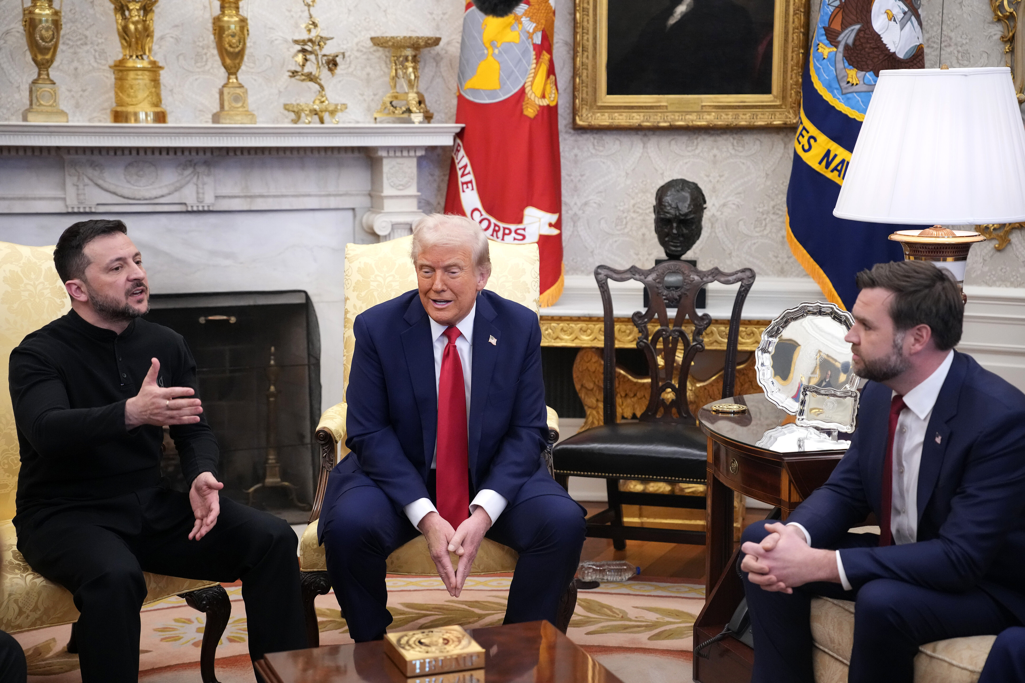 President Donald Trump (C) and Vice President JD Vance meet with Ukrainian President Volodymyr Zelensky in the Oval Office at the White House on February 28, 2025 . Photo: Andrew Harnik/Getty Images.