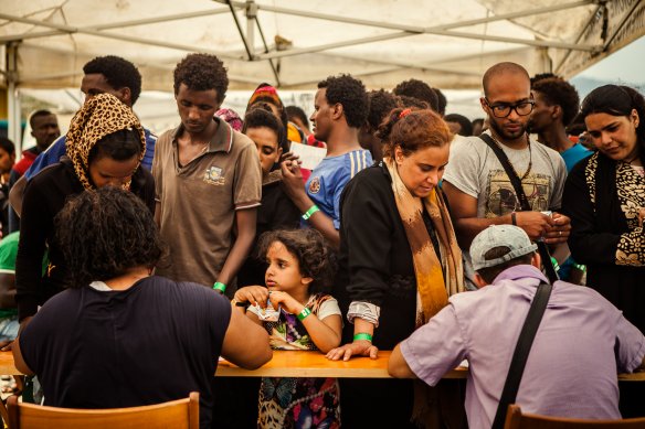 Initial refugees of migrants in Italy, 2015. Photo: Carlos Spottorno, British Red Cross, CC BY-NC-ND