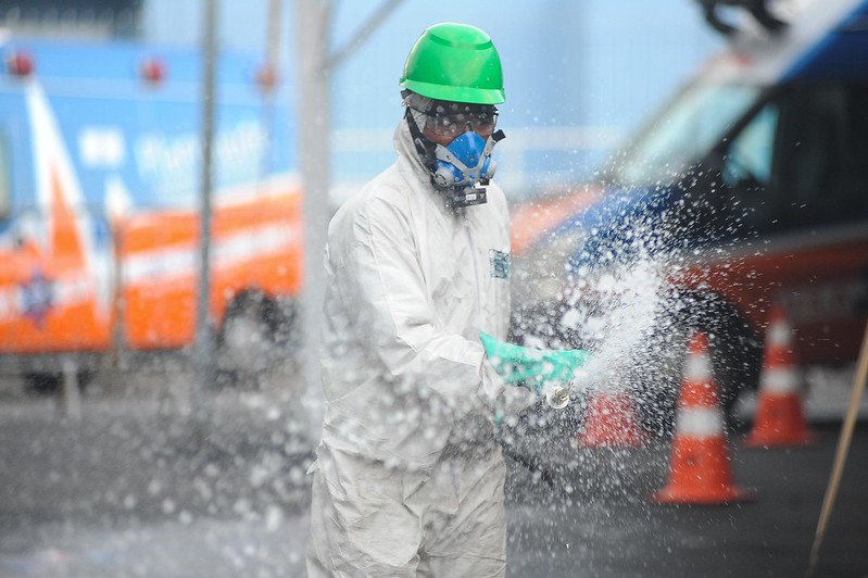 A worker at a Coronavirus Combat Center in São Paolo. Renato Gizzi (some rights reserved)