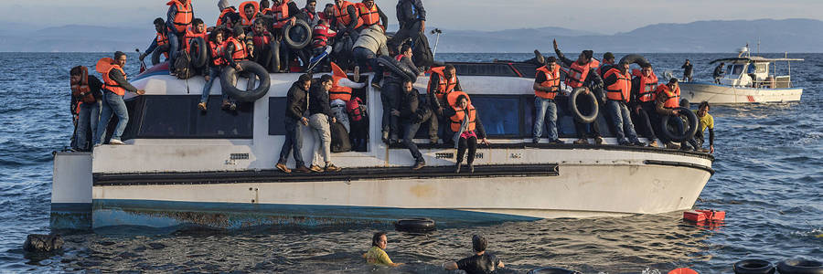 Syrian and Iraqi refugees arrive from Turkey to Skala Sykamias, Lesbos island, Greece. CC-BY via Wikipedia