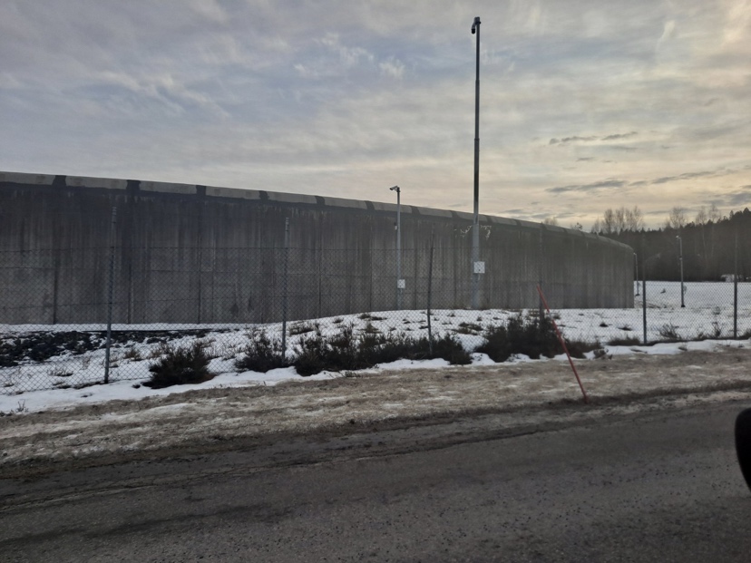 The walls of Skien Prison, where a provisional courtroom is set up for Telemark District Court. Adrian Lillefjære