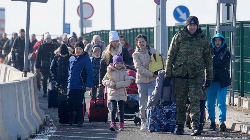 Ukrainian refugees from 2022, crossing into Poland. Photo: mvs.gov.ua via Wikimedia Commons / CC BY 4.0