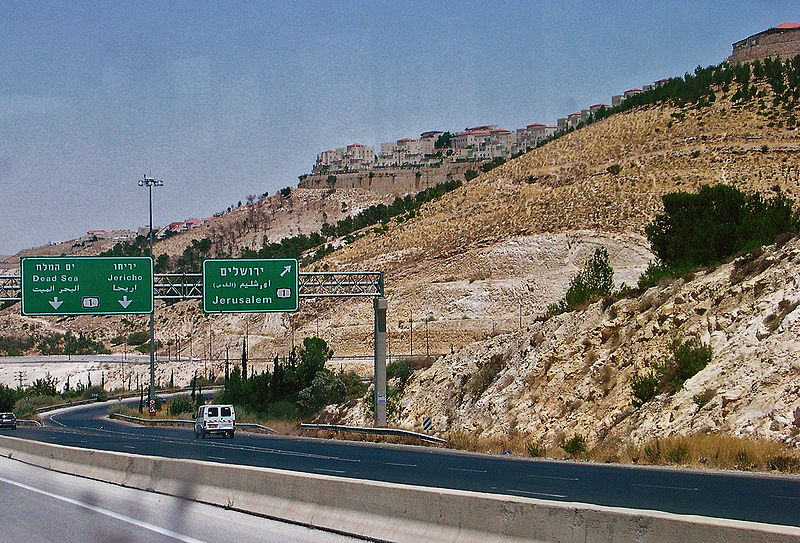 An Israeli settlement near Jerusalem, 2005. Photo: Xavier Malafosse / Wiki Commons. Xavier Malafosse / Wiki Commons