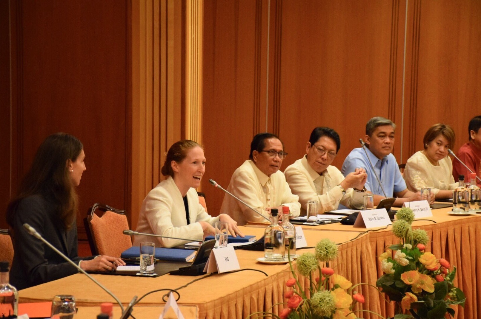 Elisabeth Slåttum, former Norwegian Special Envoy for the Philippines peace process, invites the Philippines Government delegation and National Democratic Front of the Philippines delegation back to the peace table, April 2017. Credit: NOREF.