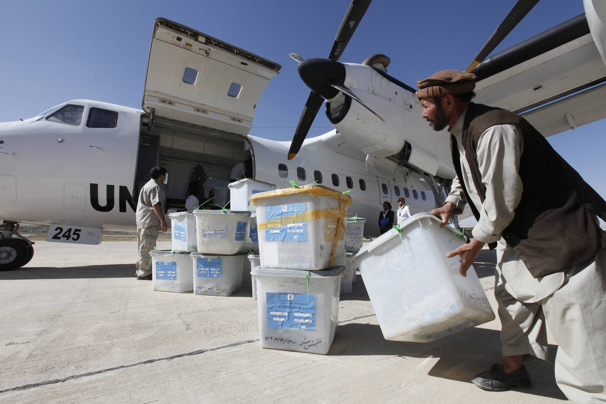 August 3, 2014. UNAMA helps with transportation of ballot boxes from provinces to Kabul. Photo: Flickr / Fardin Waezi / UNAMA