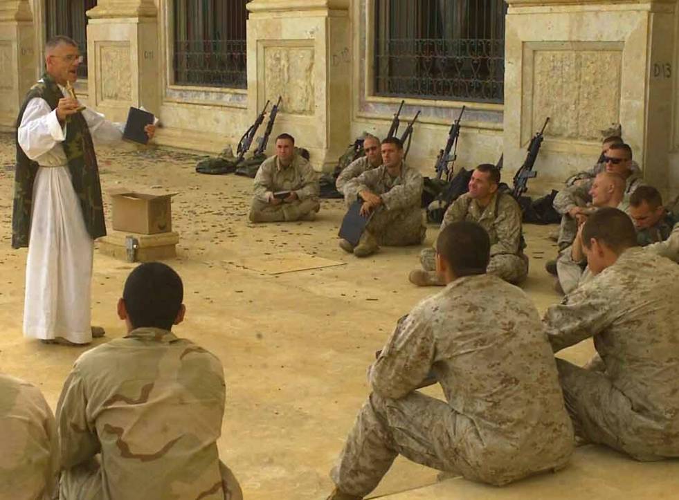 US Military Chaplain in Iraq 2003. U.S. Marine Corps / Andrew P. Roufs