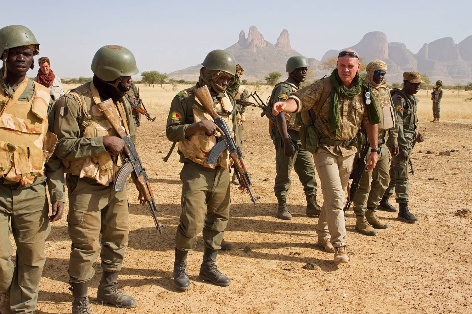 Rory Young, the principal trainer from Chengeta Wildlife trains local rangers and Malian armed forces in the Gourma region. Photo: Nigel Kuhn, Chengeta Wildlife