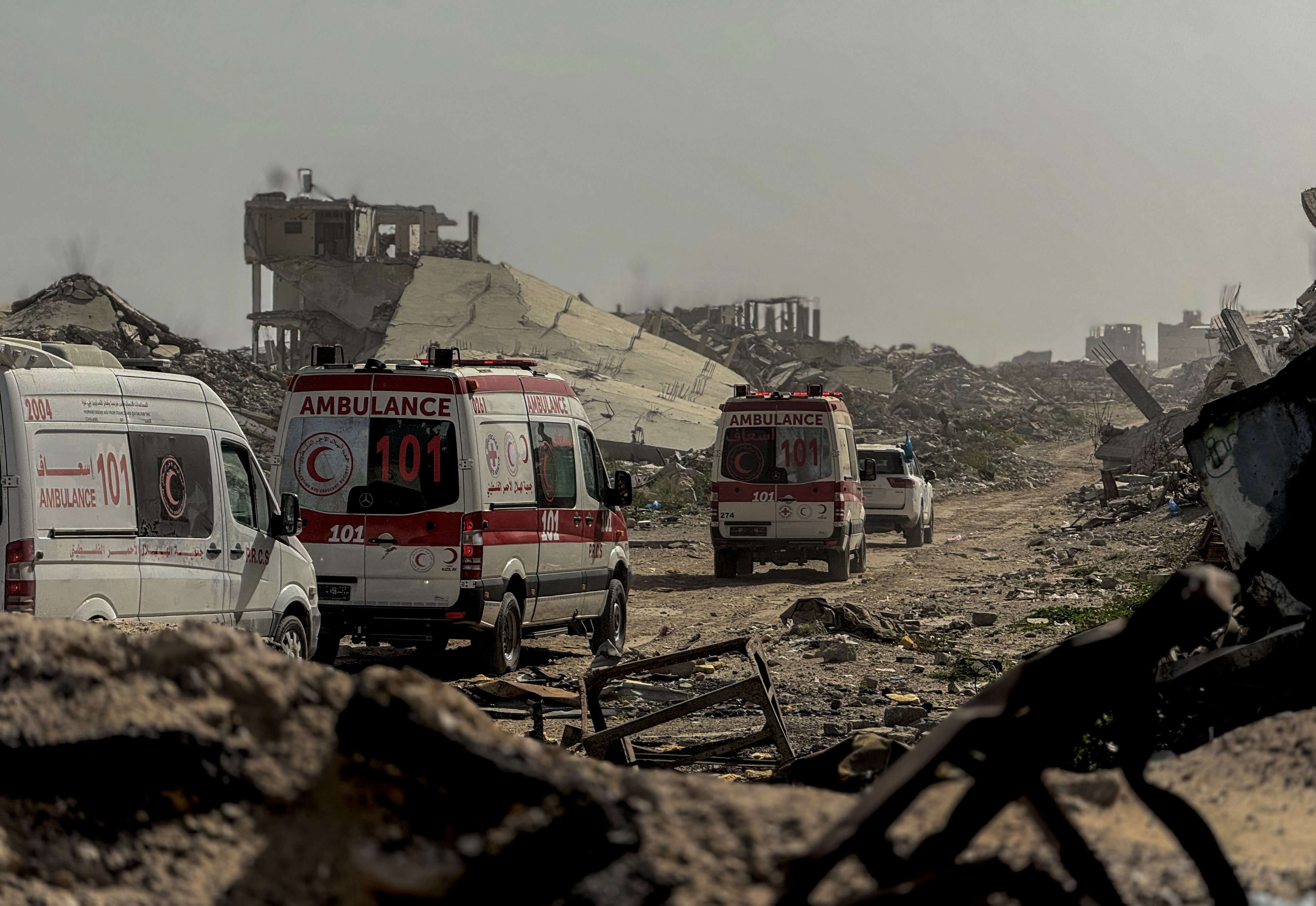 Patients evacuated from Khan Yunis to Rafah crossing. Photo: Abdallah Anadolu/ Getty Images