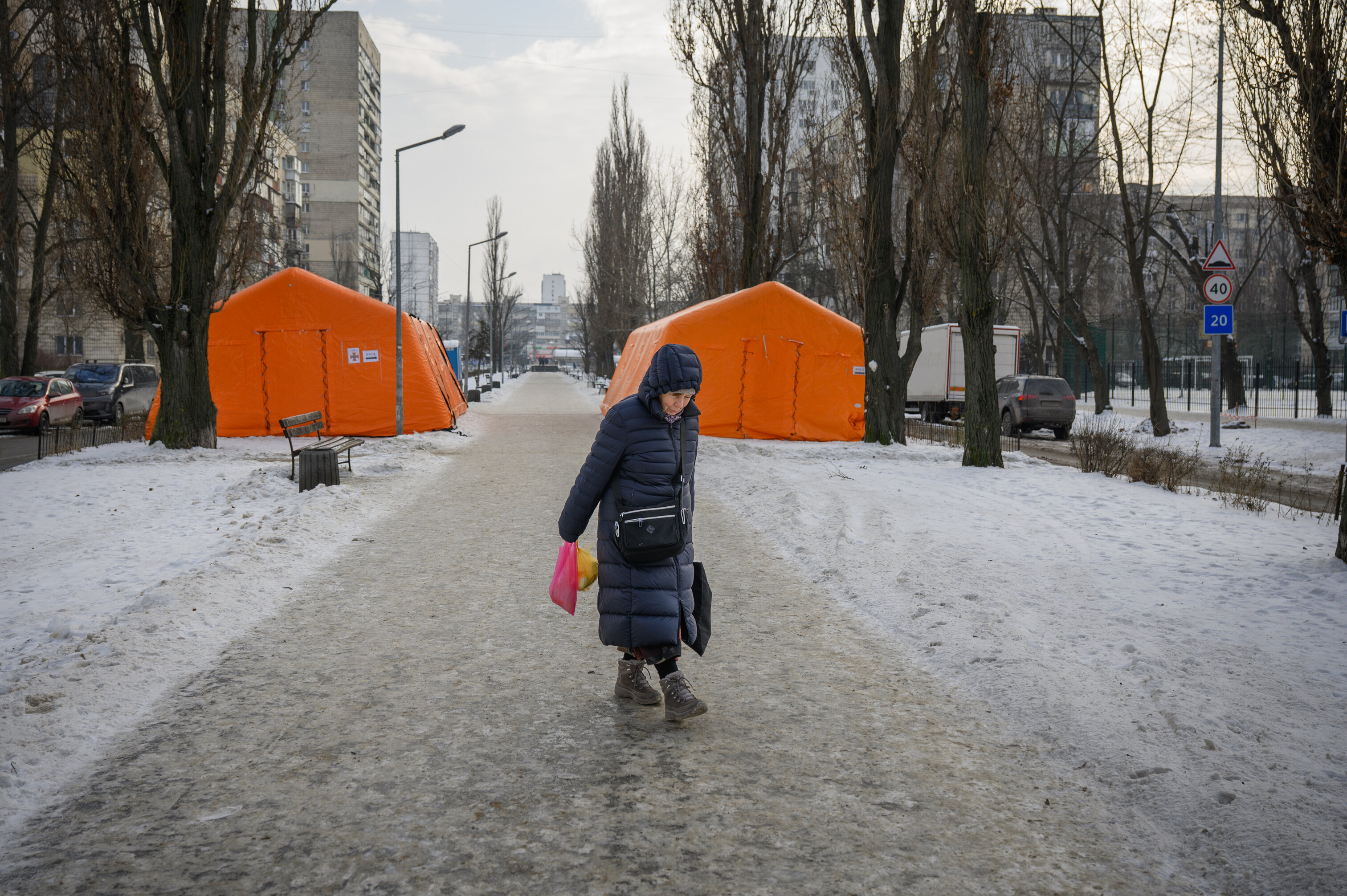 Emergency heating points set up in a neighborhood where many buildings have been without heating and very little electricity for weeks due to Russian air attacks, on January 25, 2026 in the Dniprovskyi district of Kyiv, Ukraine. Photo: Elise Blanchard/Getty Images