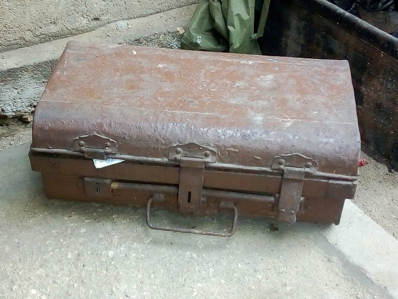 Suitcase used during displacement (Jaffna). Photo: AidAccount research team