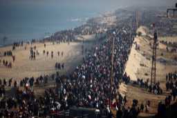 Displaced Palestinians returning to their homes in Gaza on January 27, 2025. Photo: Majdi Fathi/NurPhoto via Getty Images