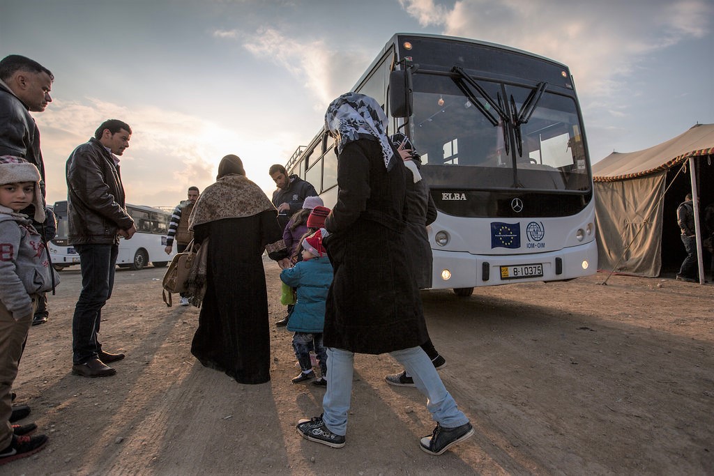 Migrants boarding the bus headed towards the processing center in Amman, Jordan 2015. IOM/Muse Mohammed via Flickr