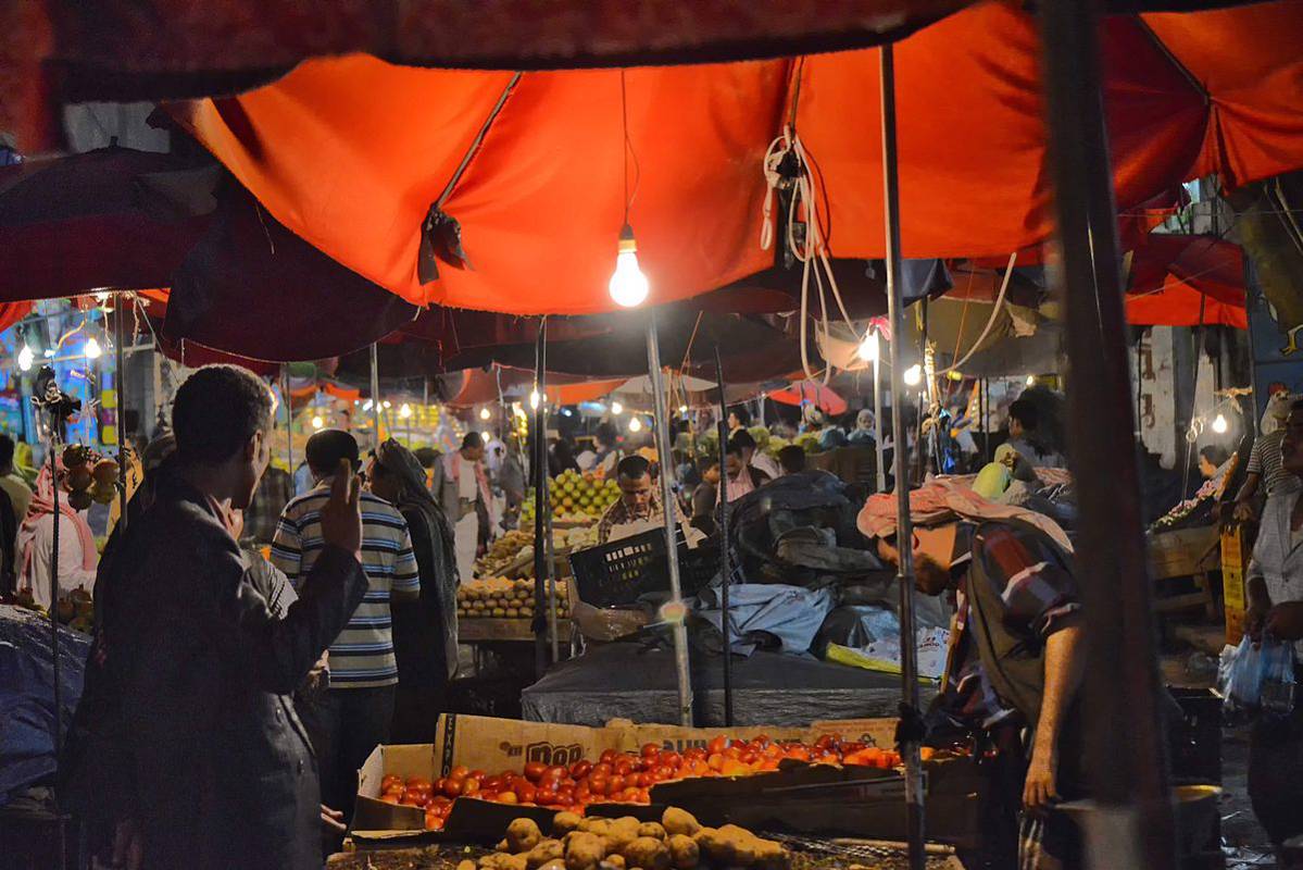 Al Hudaydah Market, Yemen. Rod Waddington via Wikimedia Commons