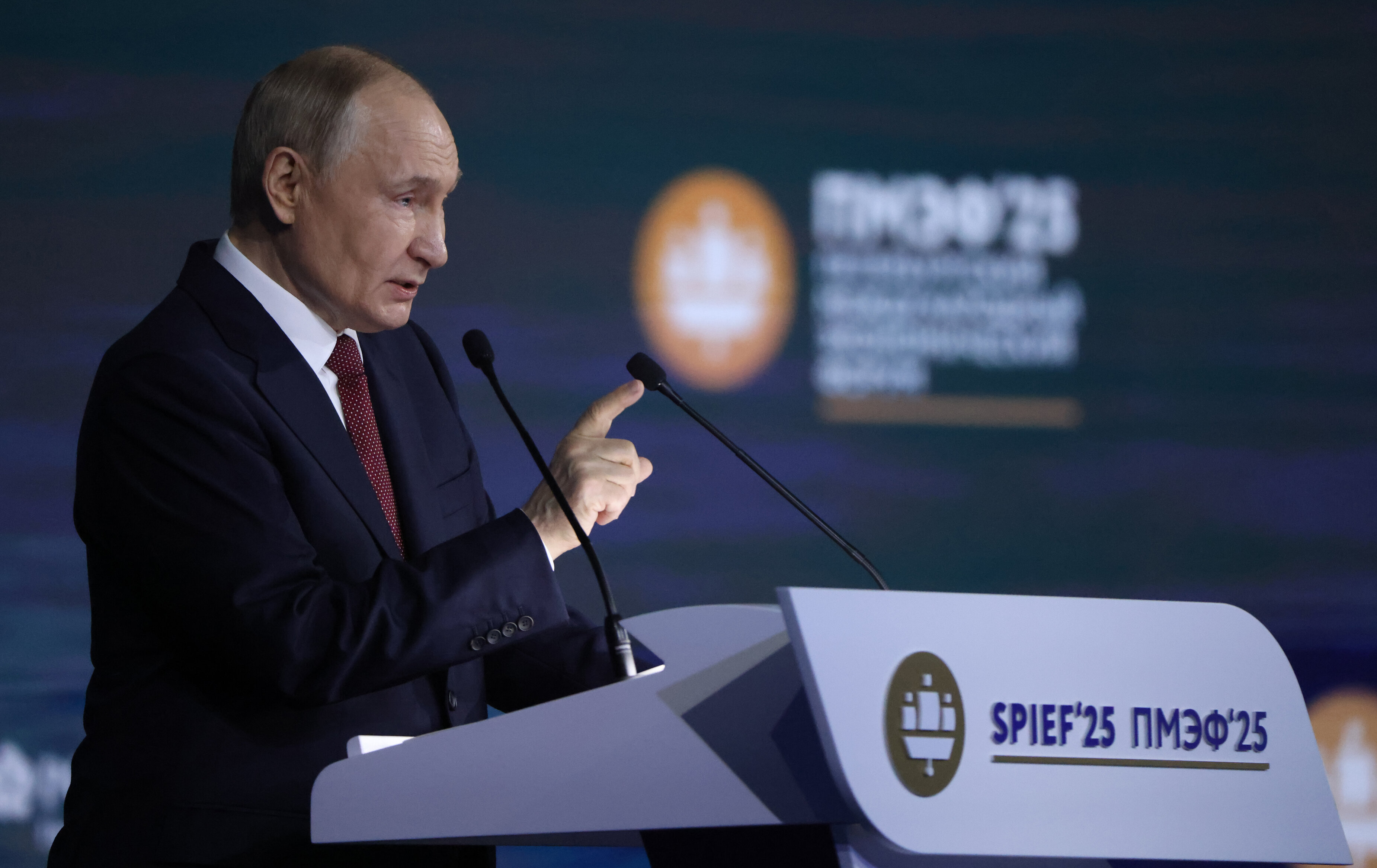 Vladimir Putin speaks during Saint Petersburg International Economic Forum SPIEF in June 2025. Photo: Getty Images