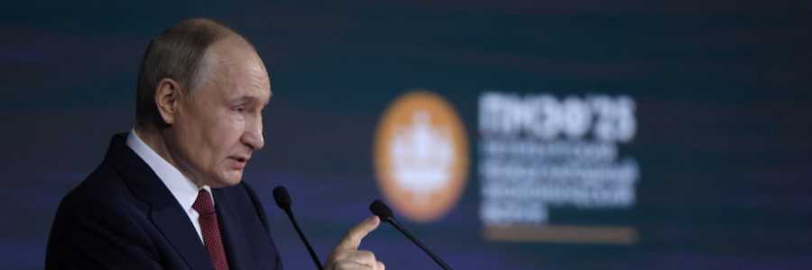 Vladimir Putin speaks during Saint Petersburg International Economic Forum SPIEF in June 2025. Photo: Getty Images