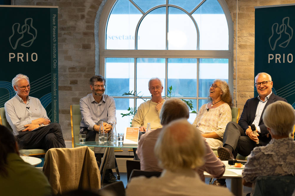 From the left: Nils Butenschøn, Andrew Bennet, Lars Mjøset, Rania Maktabi and Kristian Berg Harpviken.