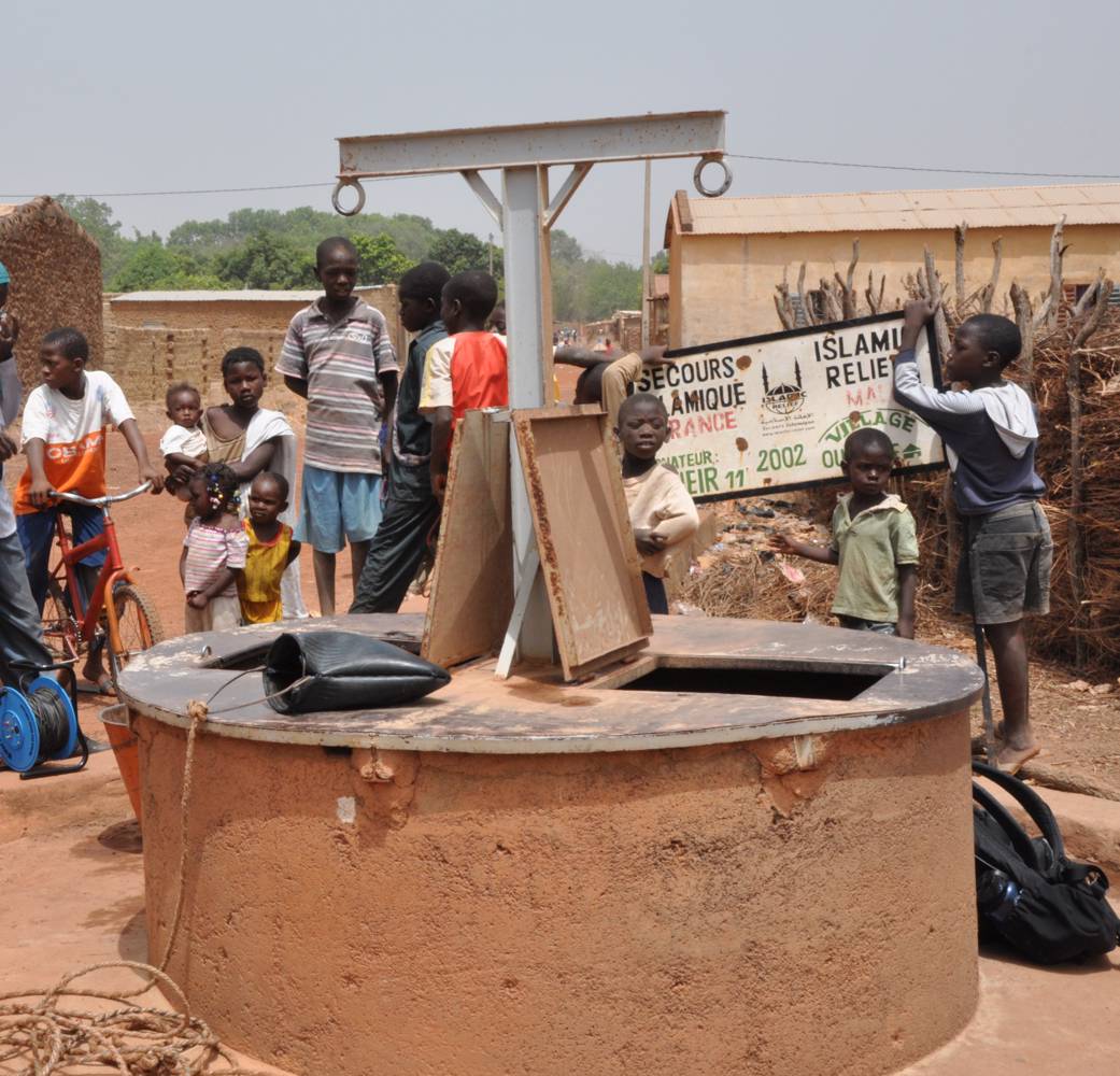Well in Mali constructed using Islamic Relief funding. Photo: Cataclasite via Wikimedia Commons / CC BY-SA 3.0