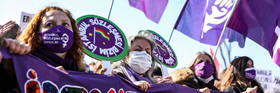 Women and LGBTQ activists in Istanbul to protest the withdrawal of Turkey's Istanbul Convention in 2021. Photo: Onur Dogman/NurPhoto via Getty Images