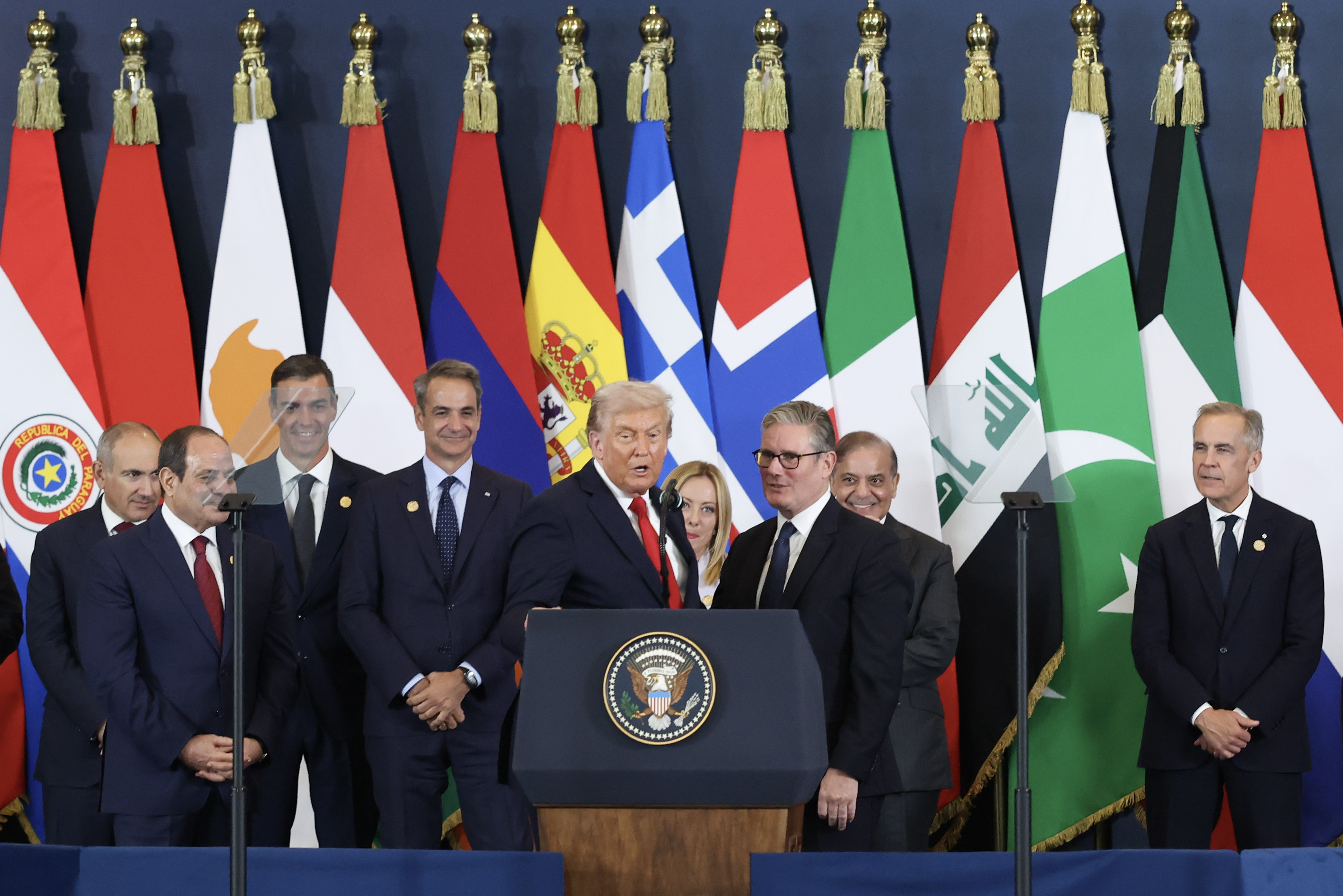 Signing the peace plan for Gaza in October 2025. One woman present (Meloni). . Photo: Lauren Hurley / No 10 Downing Street