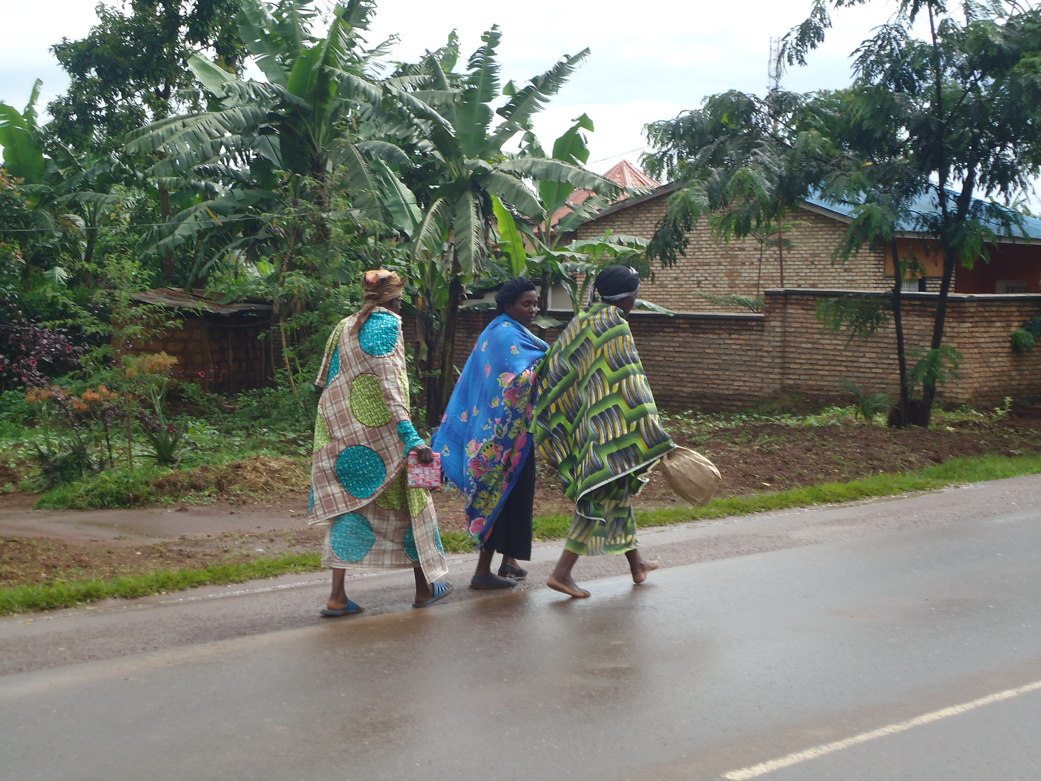 Women walking in Rwanda, 2010. Photo: Revolution\_Ferg CC BY via Flickr.